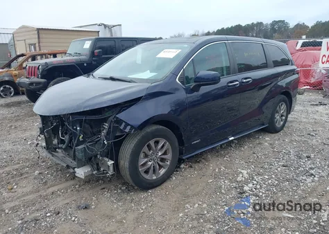 2021 Toyota Sienna Xle z USA, uszkodzony, nr VIN 5TDYRKEC5MS003826